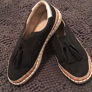 Ladies flat casual shoes